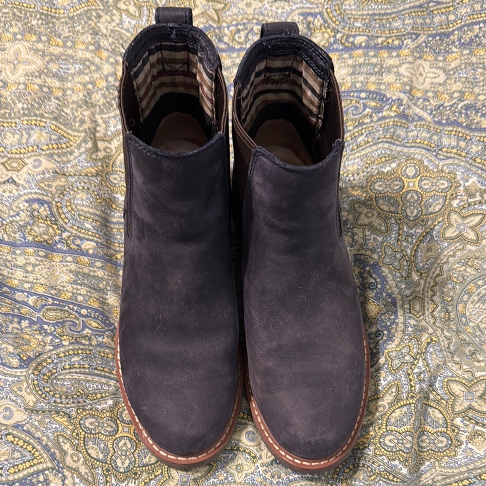 Ariat navy blue suede Chelsea Boots sz 6